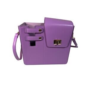 Lavender purse with a spot for your water bottle. EUC